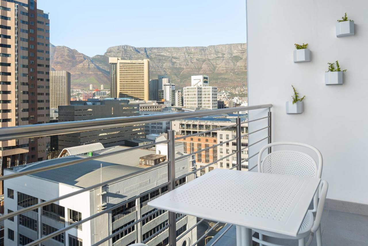 16 On Bree Luxury Apartment