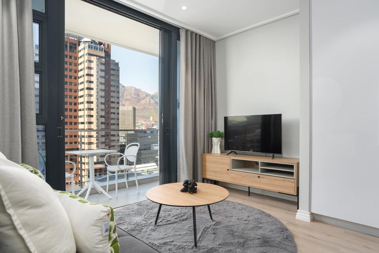 16 On Bree Luxury Apartment
