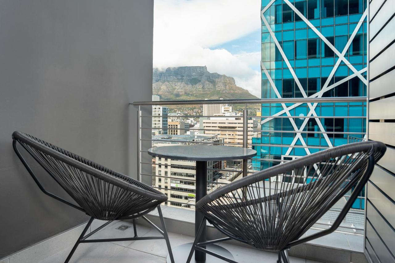 16 On Bree Luxury Apartment