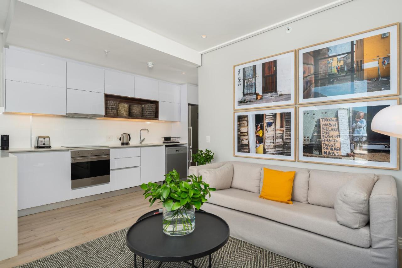 16 On Bree Luxury Apartment