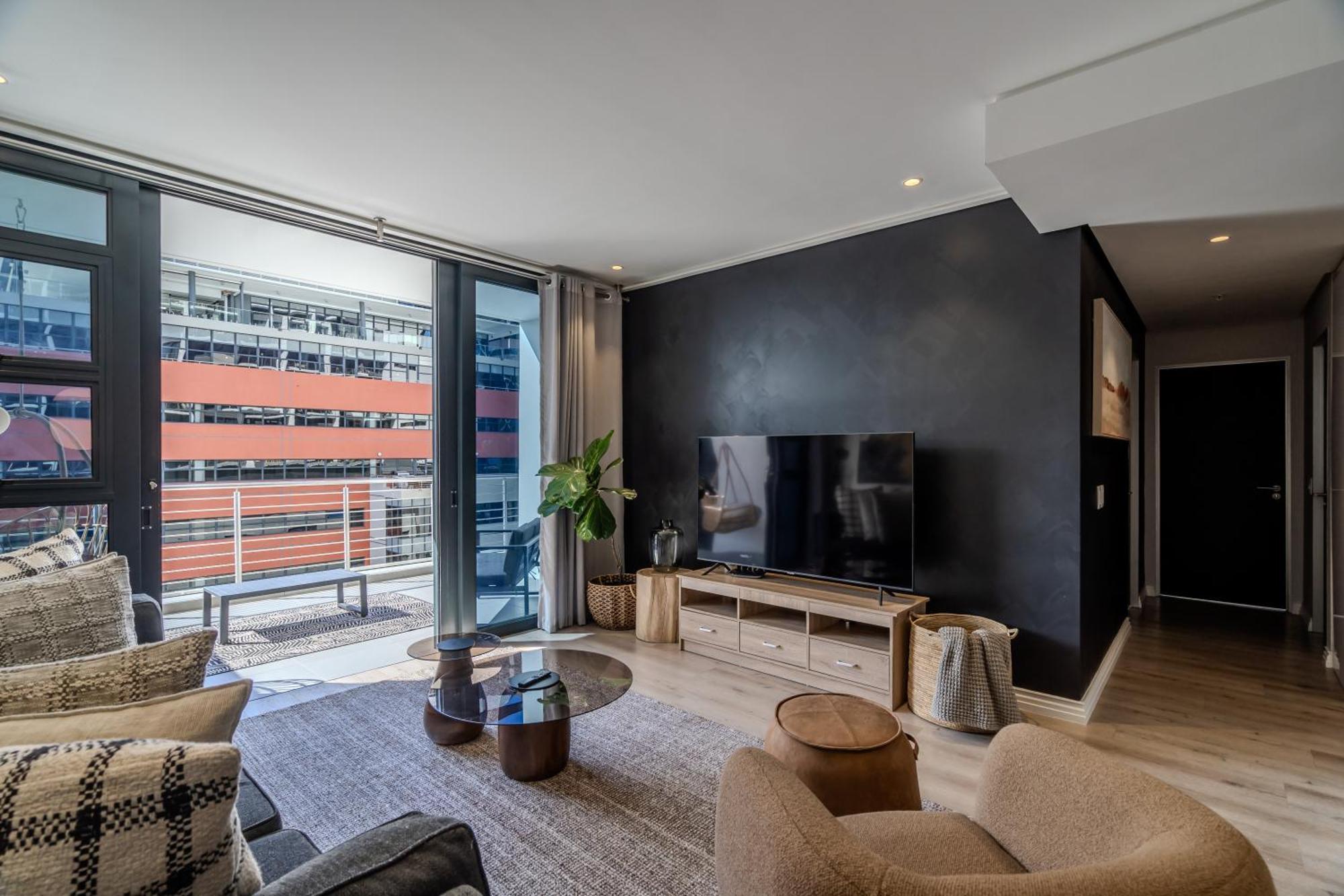 16 On Bree Luxury Apartment