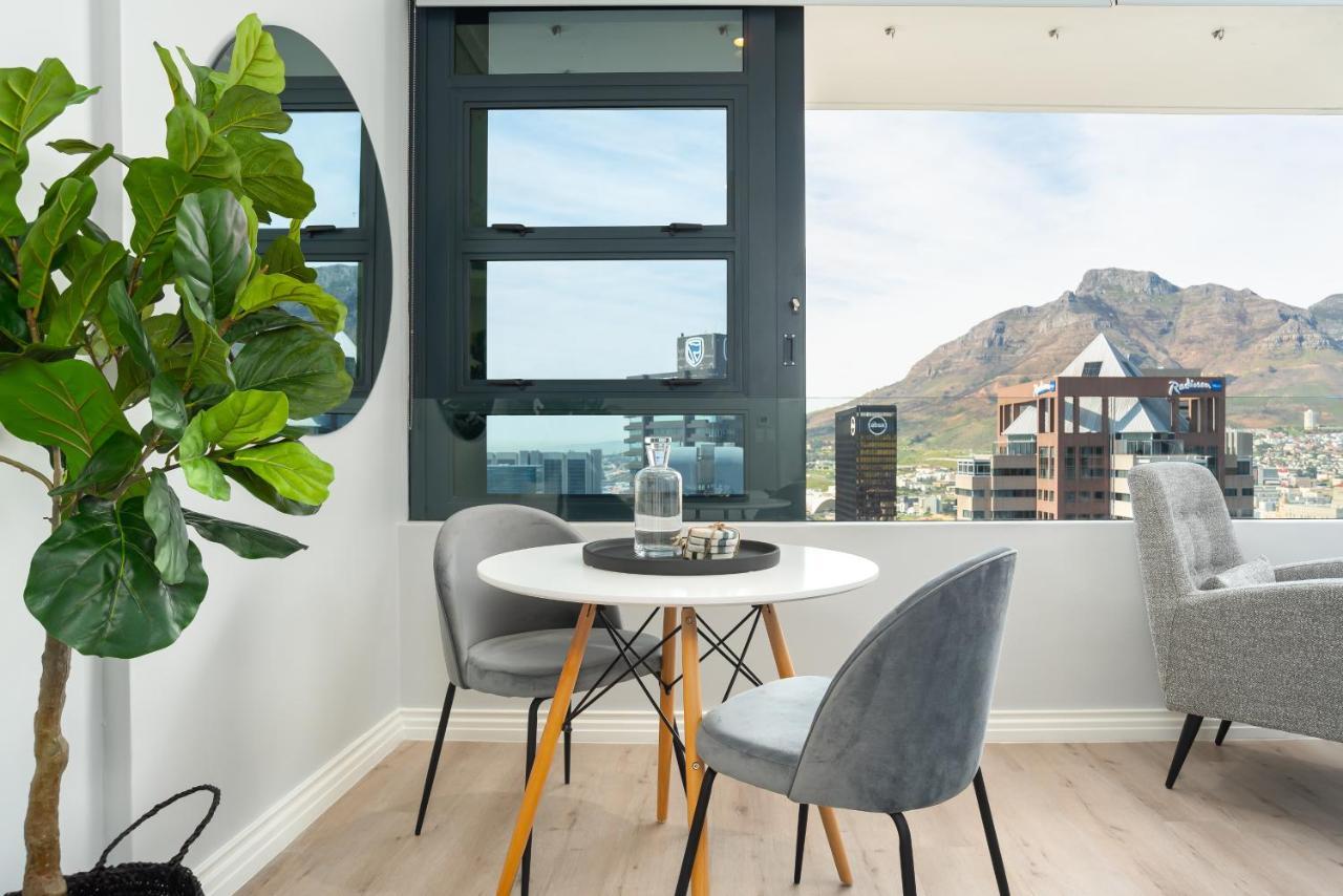 16 On Bree Luxury Apartment Cape Town